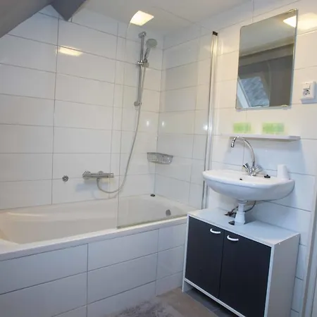 Self Check Inn Apartment 3*